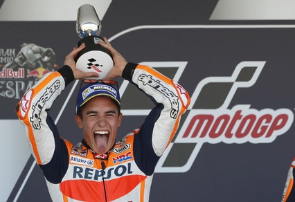 MotoGp, sfida alla pari Marquez-Viñales