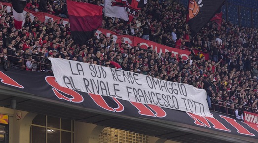 Milan-Roma, lo striscione della curva milanista per Totti