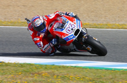 MotoGp, Le Mans: Dovizioso balza in testa, decimo tempo per Rossi