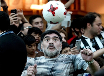 Maradona, un milione da Konami: «Va in beneficenza»