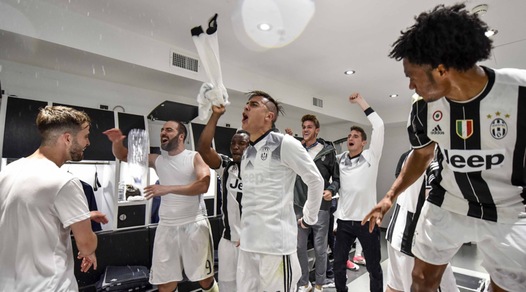 Juventus, spuntano nuove foto della festa nello spogliatoio
