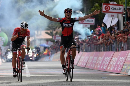 Giro d'Italia, lo svizzero Dillier vince la sesta tappa: una fuga di 200 km!