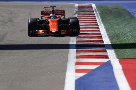 F1, McLaren ko nelle libere. Alonso furioso: «Impressionante»