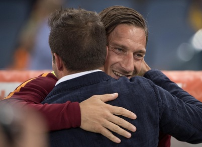 Roma-Juventus, l'abbraccio Totti-Del Piero