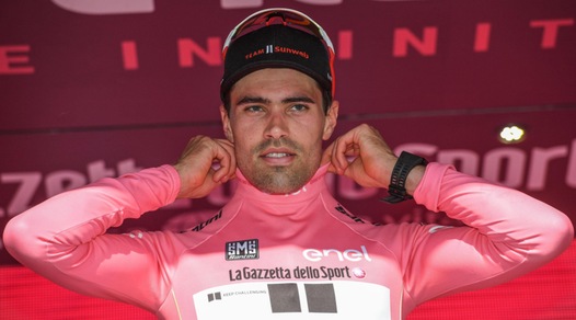 Giro d'Italia: Dumoulin vince la crono e si veste di rosa, Nibali sesto