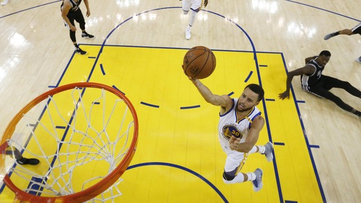 Curry asfalta gli Spurs, prima scelta ai Celtics