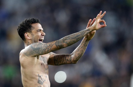 Calciomercato Juventus: «Il Tottenham tenta Dani Alves con un triennale»