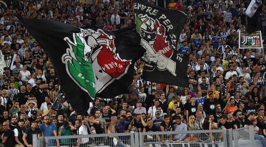 Coppa Italia Juventus-Lazio, l'Olimpico canta: «Chi non salta è giallorosso»