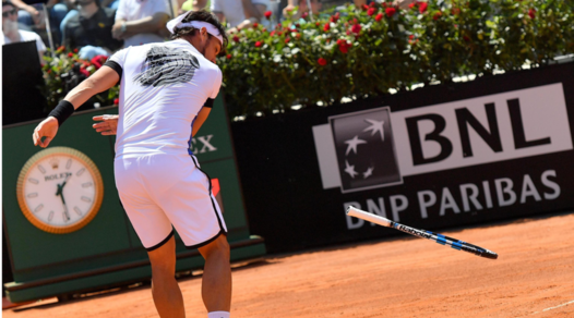 Internazionali, rabbia Fognini: scaglia a terra la racchetta