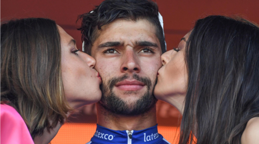 Giro d'Italia, a Reggio Emilia tris di Gaviria. Dumoulin sempre in rosa