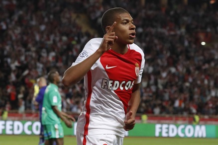 Calciomercato, Real su Mbappé: si chiude a 3,50