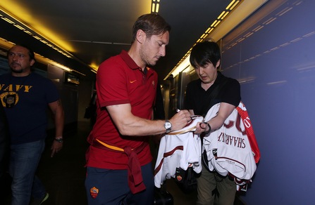 La Roma parte per Verona, Totti il più fermato dai tifosi