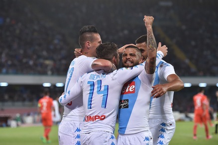 Serie A, Napoli-Fiorentina 4-1: azzurri da record, ovazione per Sarri