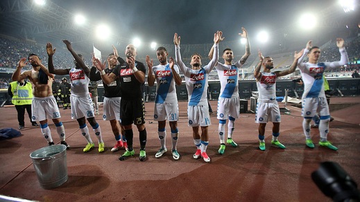 Napoli, festa con i tifosi dopo lo show con la Fiorentina