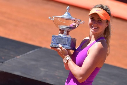 Internazionali d'Italia 2017: Svitolina vince e bacia il trofeo