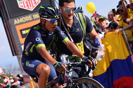 Giro d'Italia: Quintana cade, Dumoulin rallenta e lo aspetta