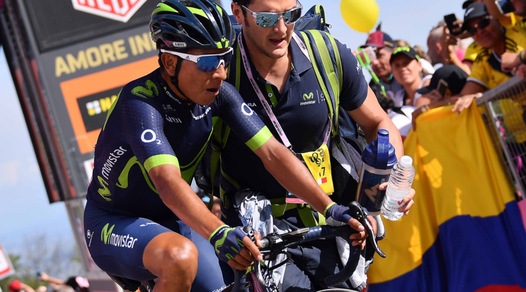 Giro d'Italia: Quintana cade, Dumoulin rallenta e lo aspetta