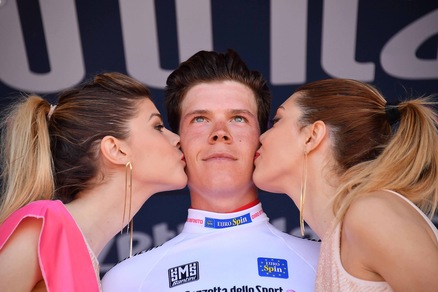 Giro d'Italia: Jungels trionfa a Bergamo
