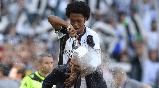 Juventus, Cuadrado sorprende Allegri: testa imbiancata