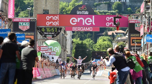 Giro d'Italia: festa Jungels a Bergamo, ma Dumoulin è sempre in rosa