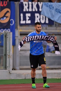 Inter, Candreva e la sciarpa dei tifosi della Lazio