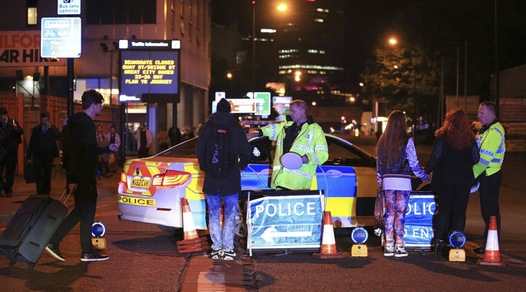Dramma a Manchester: decine di morti e feriti per l'attentato