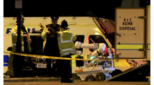 Manchester, attacco terroristico al concerto di Ariana Grande: 22 morti e 59 feriti