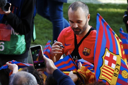 Iniesta-Juventus, i tifosi del Barcellona si spaccano: «Farà come Pirlo?»