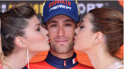 Nibali trionfa sullo Stelvio: «La mia vittoria è per Scarponi»