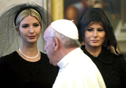 Melania e Ivanka: velo nero per Papa Francesco