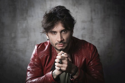 Fabrizio Moro inaugura il Pace Live Tour