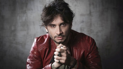 Fabrizio Moro inaugura il Pace Live Tour