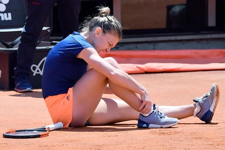 Roland Garros: Halep in forse, problema alla caviglia
