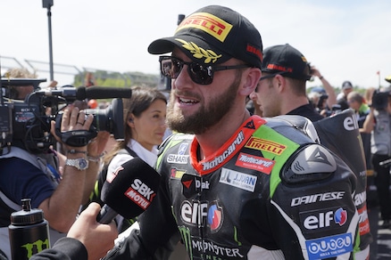 SBK Donington: Tom Sykes vince Gara1, scivolata Rea