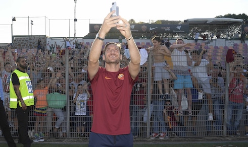 Totti, domani comincia la scuola di Monchi