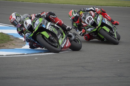 SBK Donington, le Kawasaki dominano il Warm Up