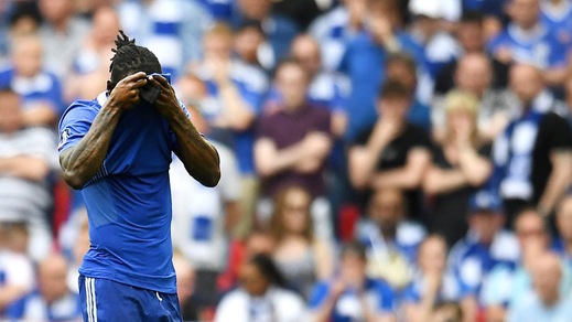 Shock Moses: getta via il lutto a braccio per le vittime di Manchester