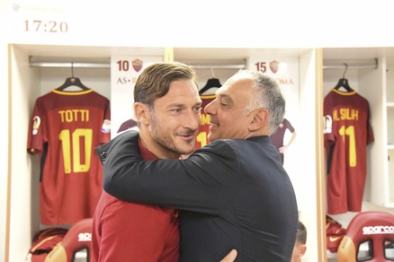 Totti, abbraccio con Pallotta negli spogliatoi