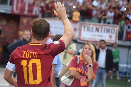 La lettera di Totti: «Roma, sono orgoglioso di averti dato 28 anni d'amore»