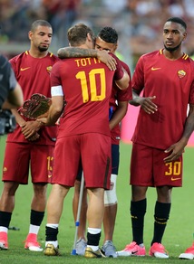 Roma, parla Emerson: «Ecco quello che mi ha detto Totti nel giorno del suo addio»