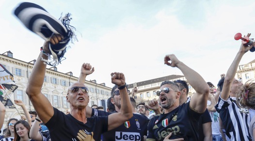 Piazza San Carlo si riempie, è festa per i tifosi della Juventus