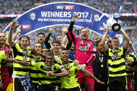 Huddersfield in Premier League, la festa per la promozione