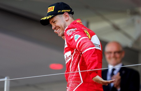 F1, Vettel: «A calcio non sono bravo, ma voglio regalare sorrisi»