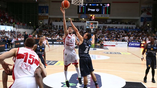 Pascolo stoppa Trento, l'EA7 accorcia le distanze