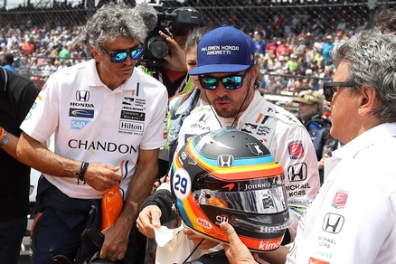 F1, Gp Usa: Alonso indossa il casco di Indy