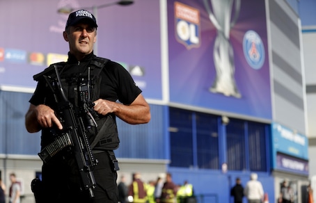 Perquisizioni e strade chiuse: scatta il piano sicurezza in vista della finale di Cardiff
