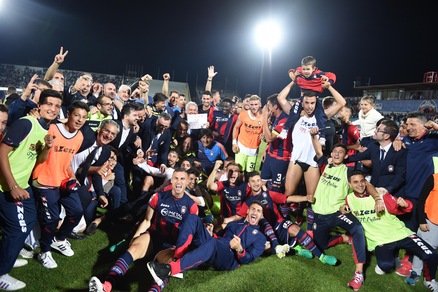 Crotone, tifosi in pellegrinaggio nell'anniversario della morte di Rino Gaetano