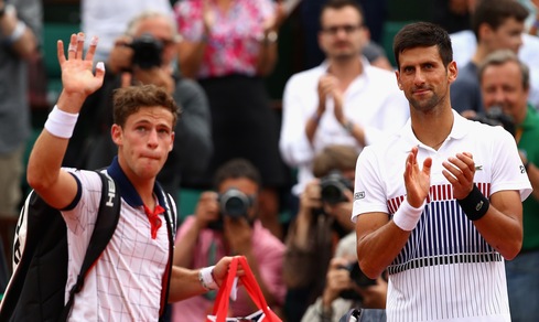 Roland Garros: Djokovic ok, ma che fatica contro Schwartzman