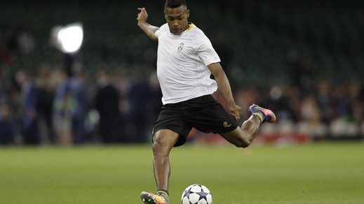 Calciomercato: Alex Sandro, per i bookmaker resta alla Juve