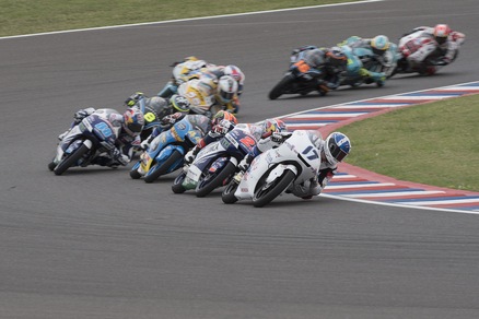 Moto3 Mugello, penalità per Martin e McPhee è in pole